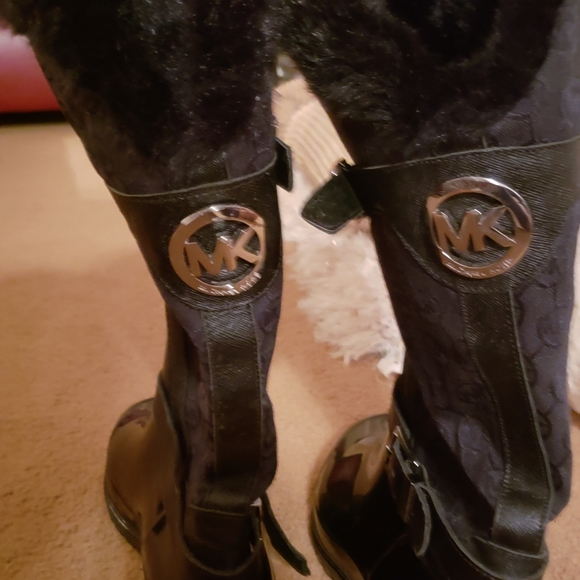 Boots - Picture 2 of 4